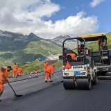 Au col du Lukmanier (GR), à 1900 mètres d'altitude, l'asphalte recyclé s'est montré très résistant malgré les variations de température.